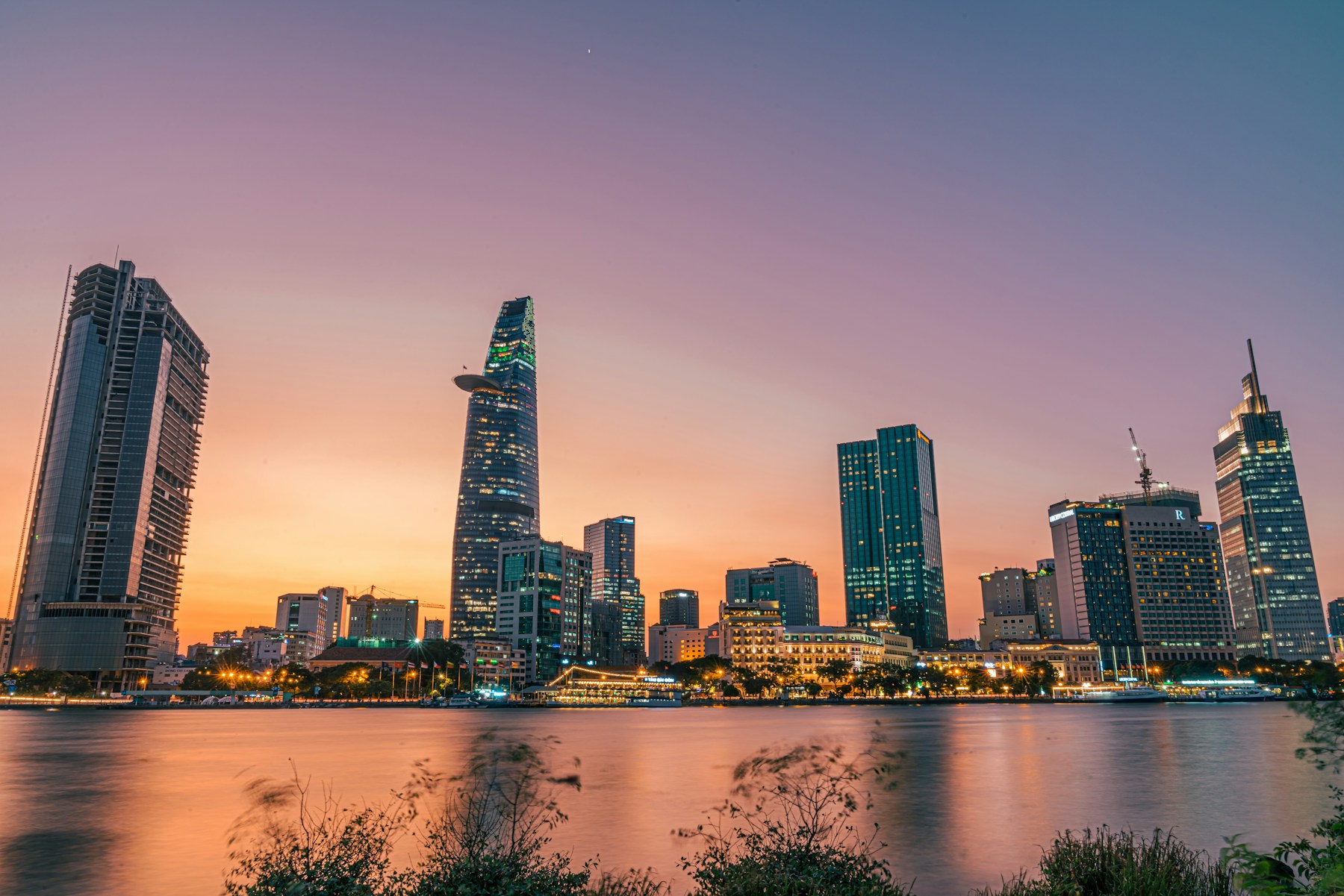 Thành phố Hồ Chí Minh về đêm